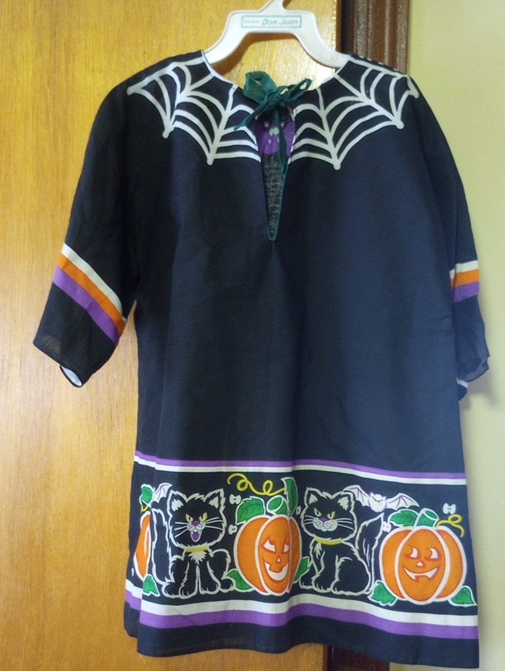 Vintage Halloween Witch Dress w/ Colorful Bats, Spiders, Cats & Pumpkins! - Picture 4 of 5